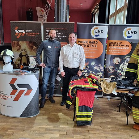 Unser lieber Kollege Maik ist heute vor Ort beim Atemschutzunfaelle.eu Kongress in  Halle (Saale). 
Zusammen mit S&P Feuerwehrtechnik -unserem Partner für Brandenburg- freuen wir uns auf einen spannenden Kongress und tollen Austausch mit allen Besuchern und Ausstellern! 👍🏻

#lhdfire #atemschutzunfälle #atemschutzunfaelle_eu #feuerwehr #schutzausrüstung