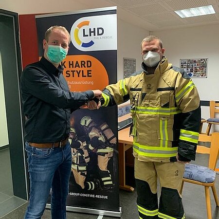 Die Feuerwehr Lohfelden hat sich für unseren neuen Kinetic X entschieden und unser Kollege Daniel hat vor Ort bei der Anprobe geholfen. 👍🏻
 #lhdfire #kineticx
