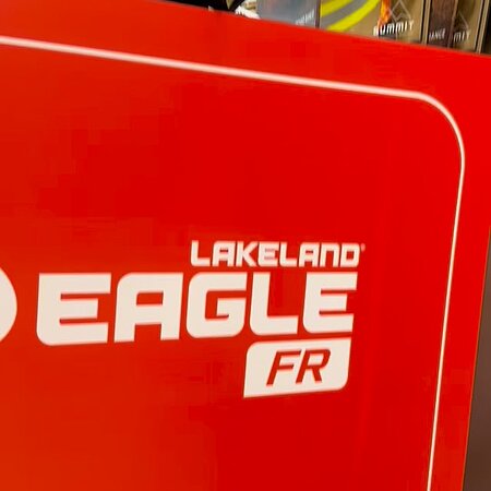 Als Teil der Lakeland Fire + Safety Familie stellt auch @eaglefruk sein Portfolio an Innenbrand-, Technische Hilfeleistung- und Wildland-Bekleidung auf der Interschutz vor. Dazu gibt es eine große Auswahl an Masken, Feuerschutzhauben und Handschuhen. 
#eagletechnicalproducts #lakelandfireandsafety #worldwidewe