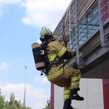 Das LHD E-Learning Portal:
Noch nicht so sicher im Umgang mit dem Rettungssystem?
Die wichtigsten Infos im Umgang mit Persönlicher Schutzausrüstung jetzt in einem Portal zusammengestellt.
Jetzt informieren: www.lhd-group.com/kontakt