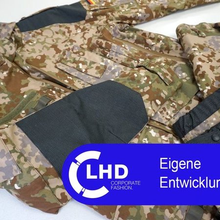 Bei der Entwicklung und Herstellung der Berufsbekleidung für Polizei, Militär, Zoll und THW wird ein besonderes Augenmerk auf die unterschiedlichen Anforderungen der Berufsgruppen gelegt. Mit Fachexpertise und enger Zusammenarbeit mit den Trägern entstehen so unsere eigenen Entwicklungen, die Ihnen helfen, in Ihrem Job immer Höchstleistung zu bringen.
#lhdcof #police #military #persönlicheschutzausrüstung #berufsbekleidung #corporatefashion