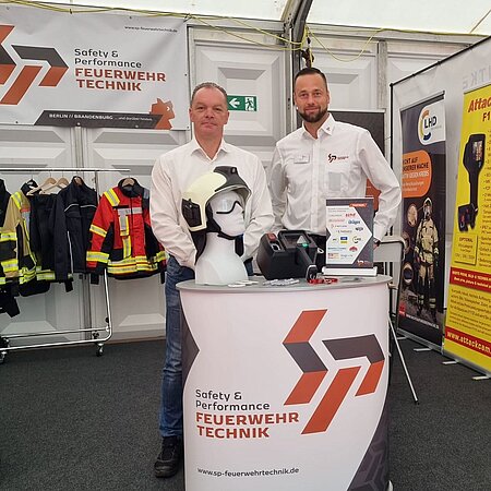 Die FIREmobil startet und unser Kollege Maik ist zusammen mit Patrick von @sp_feuerwehrtechnik in Welzow vor Ort mit dabei. 
Ihr könnt die beiden in Halle A am Stand 1016 besuchen! Wir wünschen allen eine schöne Messe!💪🏻
…… 
#lhdfire #spfeuerwehrtechnik #teamlhd #firemobil2023