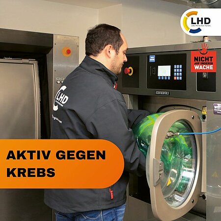 Wir haben Schutzkleidung mit speziellen Partikelbarrieren entwickelt, die das Eindringen von Rauchgasen weitestgehend minimiert. Auch bei stark kontaminierter Bekleidung lassen wir unsere Kunden nicht allein, sondern bieten eine fachgerechte Reinigung an.
Mehr Infos unter www.lhd-group.com/care und www.nichtaufunsererwache.de