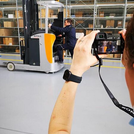 Heute haben sich unsere Mitarbeiter für neues Bildmaterial wieder in Szene gesetzt. Diesmal für unsere Smart Collection aus der LHD Corporate Fashion Business Unit. In Kürze erfahrt ihr mehr... 😉 
#smartcollection #lhdcof #lhdgroup #workwear #corporatefashion