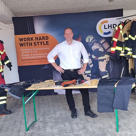 Unser lieber Kollege Maik ist ab heute mit unserem Partner @matuczak_feuerschutz auf der #gegenfeuer 2023 Roadshow unterwegs. Start ist die Feuerwache Grevesmühlen. 
#teamlhd #lhdfire #feuerwehr #schutzkleidung