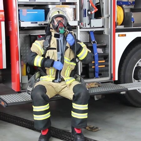 Das LHD E-Learning Portal:
Wir zeigen, was besonders wichtig ist, beim Ausziehen von kontaminierter PSA.
Die wichtigsten Infos im Umgang mit Persönlicher Schutzausrüstung jetzt in einem Portal zusammengestellt.
Jetzt informieren: www.lhd-group.com/kontakt